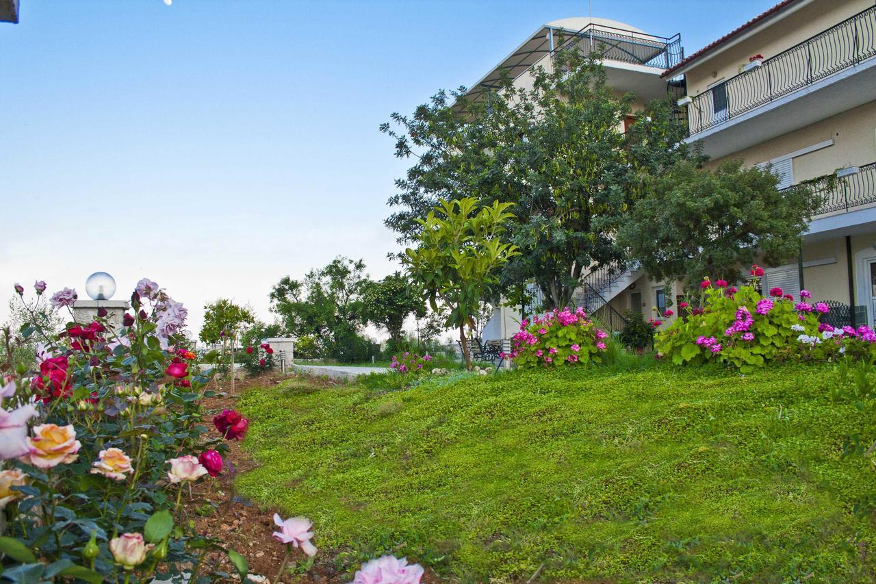 טולון Alonia Studios & Maisonettes מראה חיצוני תמונה